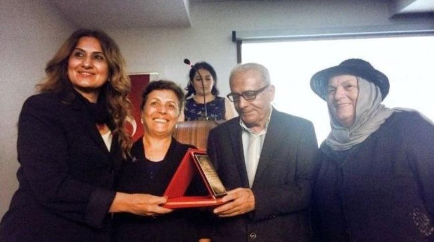 Kadın Meclisinden Yılın Anne, Baba Ve Gencine &Ouml;d&uuml;l