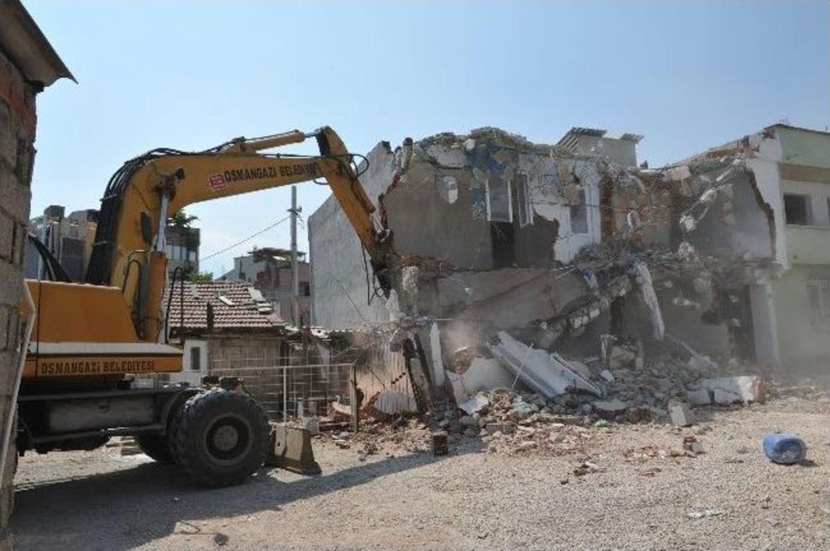 Bursa'da Ka&ccedil;ak Yapıya G&ouml;z A&ccedil;tırılmıyor