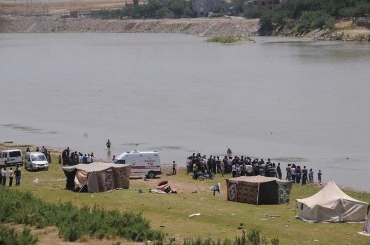 Dicle Nehri'ne Giren 10 Yaşındaki &Ccedil;ocuk Suda Kayboldu