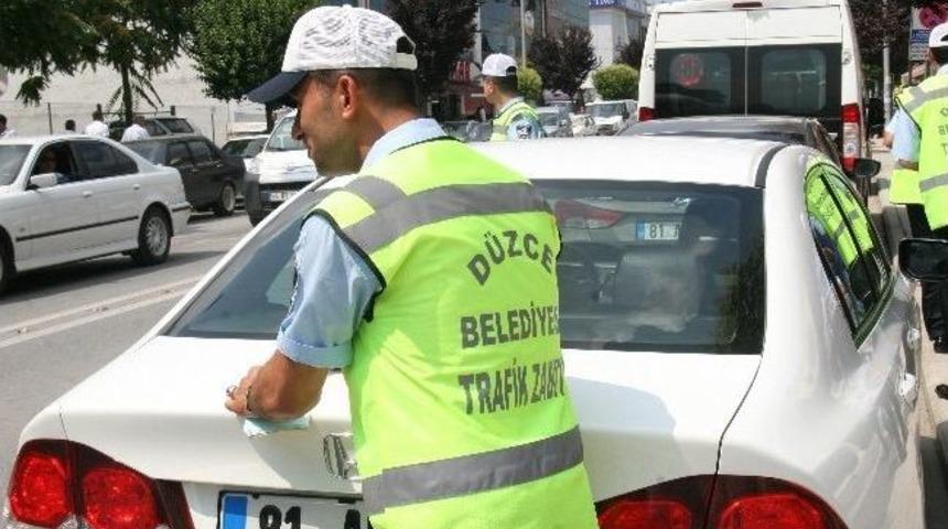 D&uuml;zce&rsquo;de Trafik Zabıtası G&ouml;revde