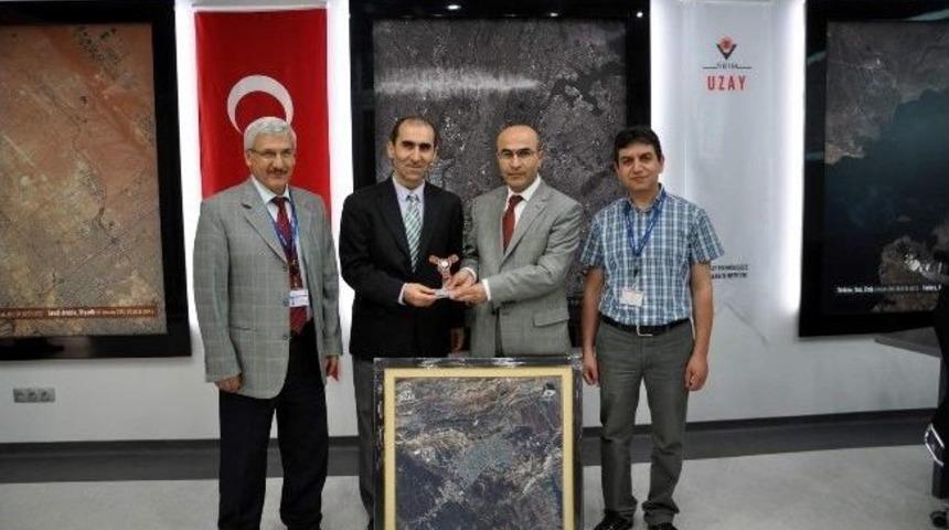 Vali Demirtaş&rsquo;tan Tubitak Uzay Enstit&uuml;s&uuml;'ne Ziyaret