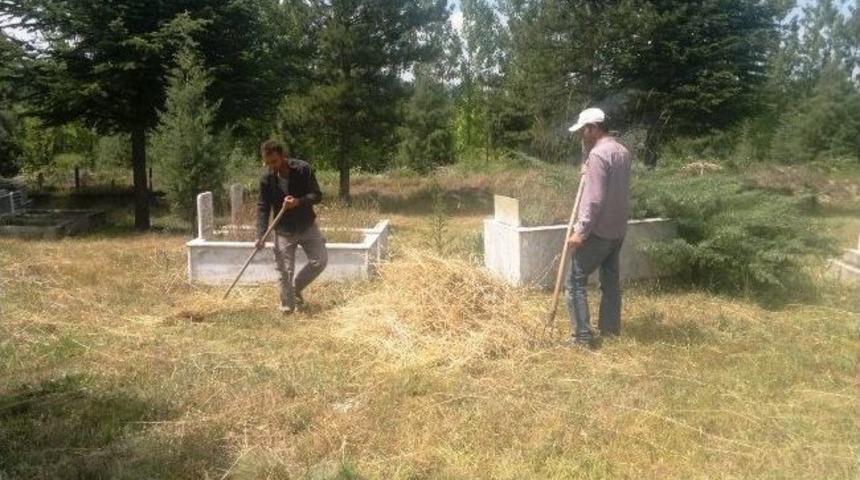 Hisarcık&rsquo;ta Mezarlık Temizliği