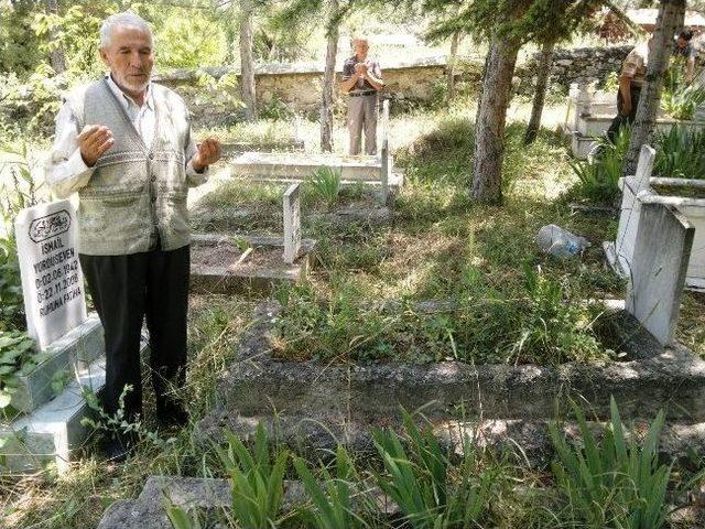 Hisarcık&rsquo;ta Mezarlık Temizliği 1