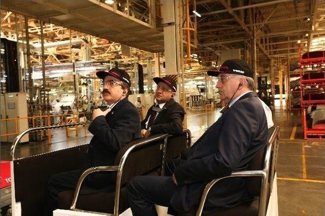 Bakan Fikri Işık Toyota Fabrikasında 2