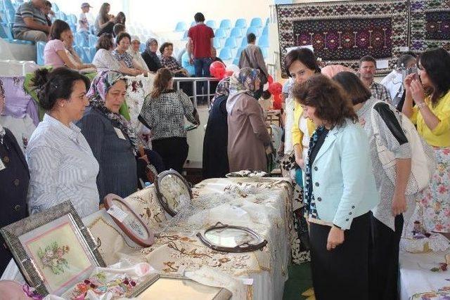 Korkuteli Halk Eğitim Merkezi Yıl Sonu Sergisi Açıldı