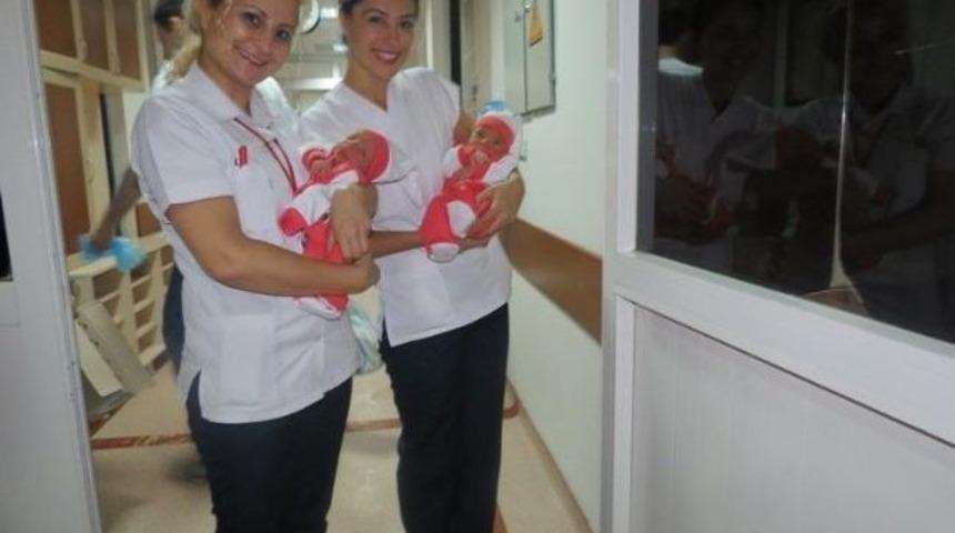 Jandarma Amcalardan Bebeklere "hoşgeldin"