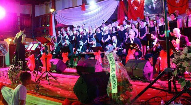 Vezirköprü Türk Sanat Müziği Gönüllüler Korosu Konser Verdi