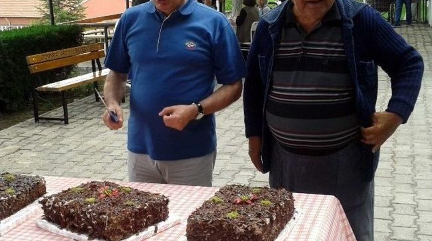 Huzur Evlerinde Babalar G&uuml;n&uuml; Kutlaması