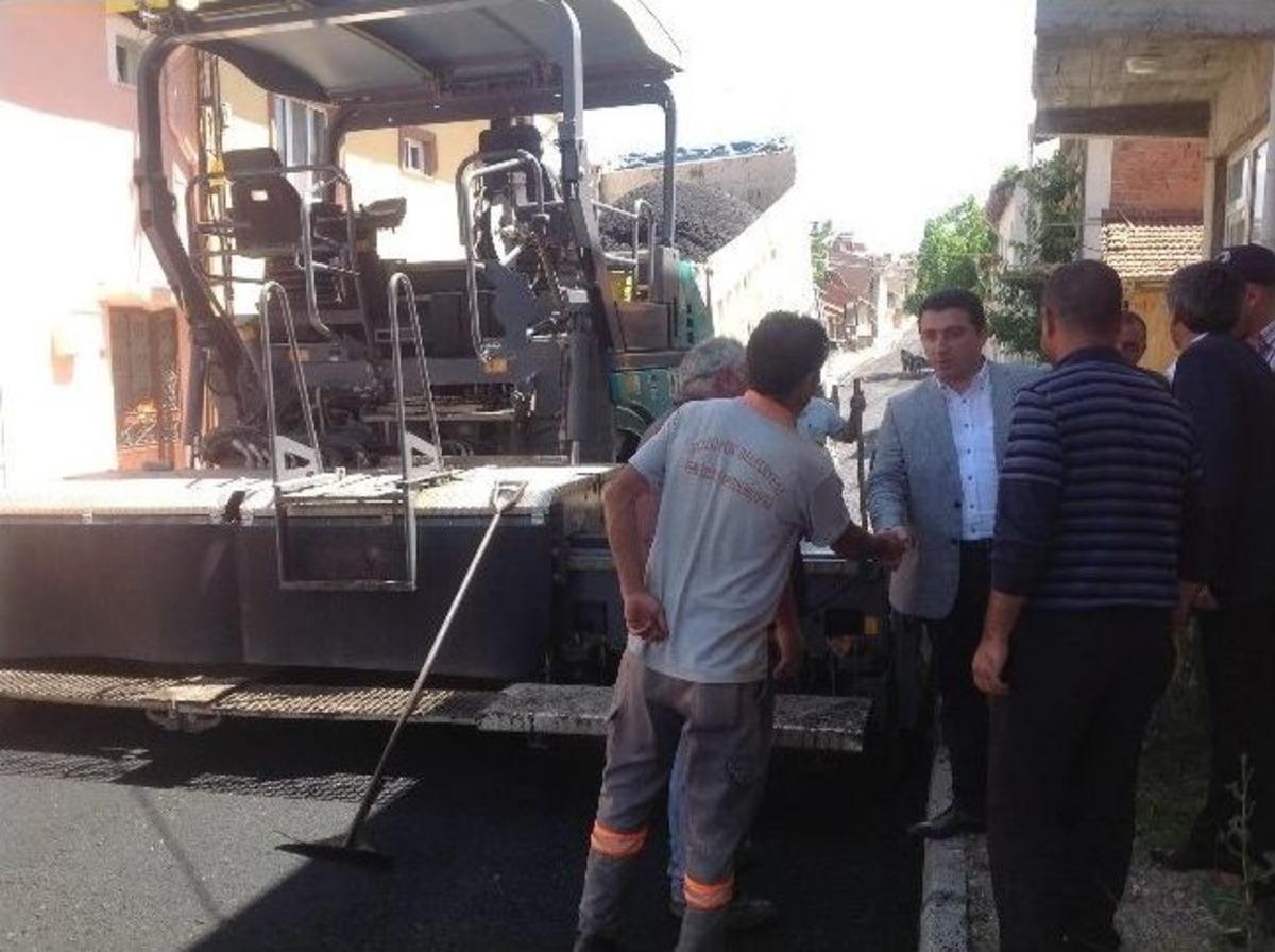 Başkan Bakıcı Asfaltlama &Ccedil;alışmalarına Katıldı