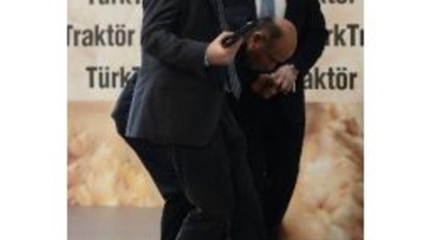 Bilim, Sanayi Ve Teknoloji Bakanı Işık'ın, K&uuml;rs&uuml;de Konuşurken Kan Şekeri D&uuml;şt&uuml;