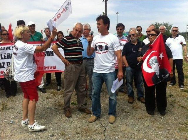 Balyoz H&uuml;k&uuml;ml&uuml;s&uuml; Emekli Kadın Albay İ&ccedil;in Eylem 1