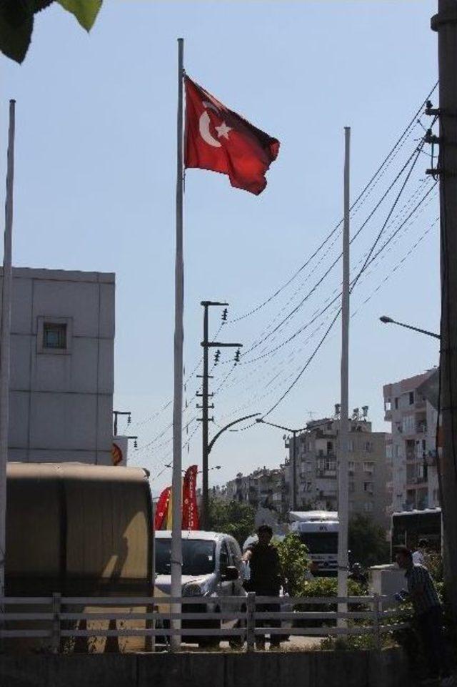 Antalya&rsquo;da Bayrak Alarmı 3
