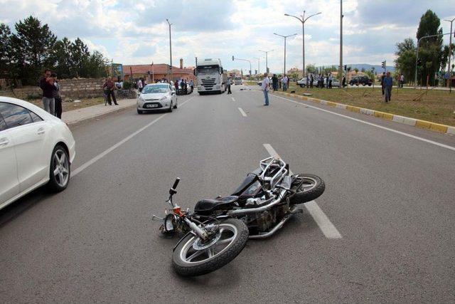 Sivas'ta Trafik Kazası: 2 Yaralı