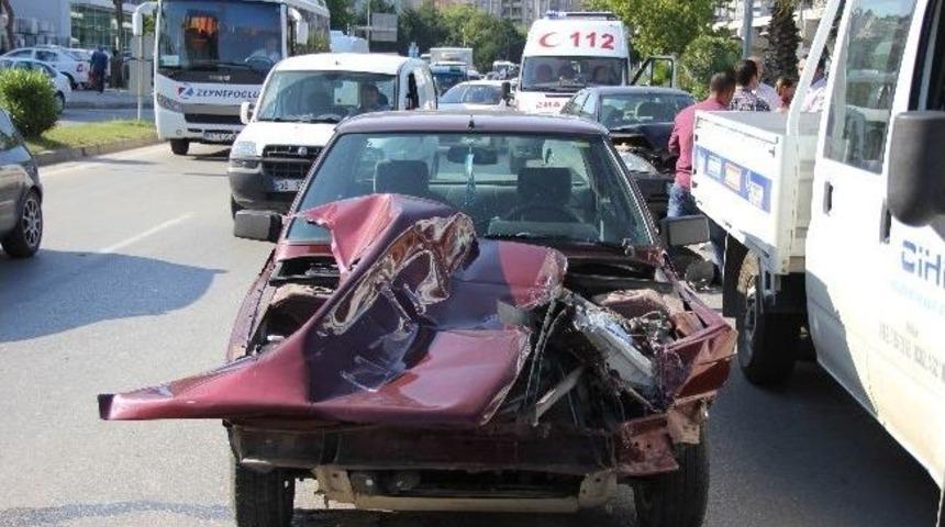 Samsun'da Zincirleme Trafik Kazası: 2 Yaralı