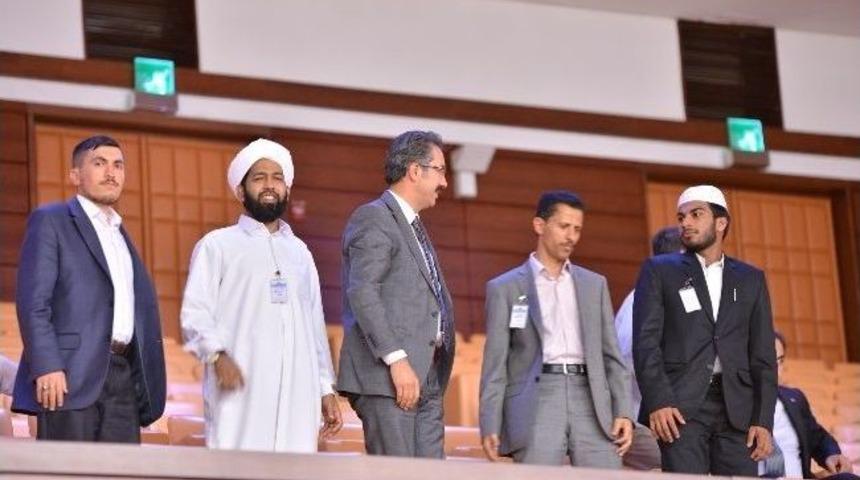 Ak Partili &Uuml;nal, Yemen Ve Hindistan&rsquo;dan Gelen &Ouml;ğretim &Uuml;yelerine Meclis&rsquo;i Gezdirdi