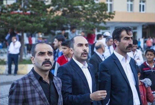 Ahlat’ta Bayrağa Saygı Yürüyüşü