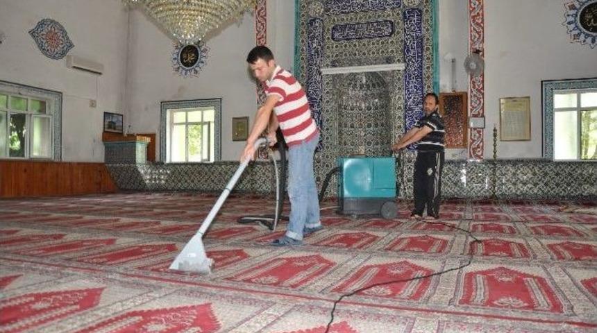 Belediye&rsquo;den Camilerde Ramazan Temizliği