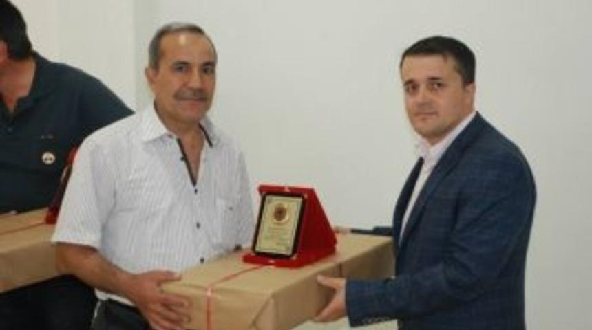 Emet Bor&rsquo;da 15 Yılını Dolduran Personele Plaket Verildi