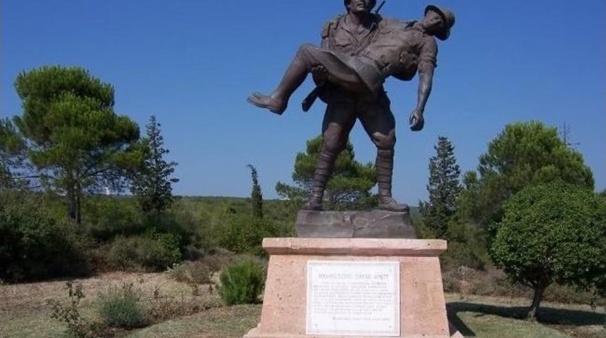 Ş&uuml;heda Mektuplarla &Ouml;ğrenciler Şehitliklerde Buluşuyor