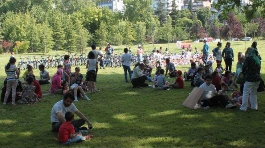 Fakirlere Yardım Derneği'nden 260 &Ccedil;ocuğa Bisiklet