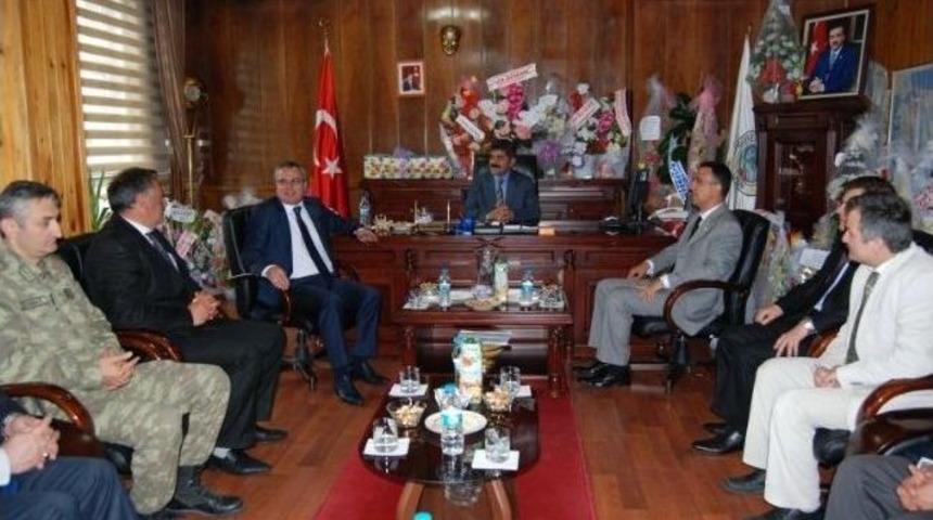 Vali Deniz, G&ouml;le İl&ccedil;esi&rsquo;nde Ziyaret Ve Denetlemelerde Bulundu