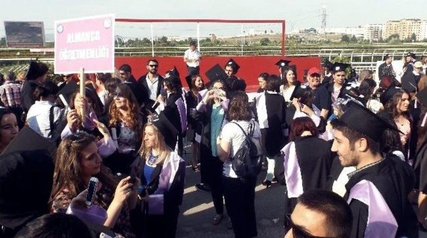 Uludağ &Uuml;niversitesi Geleceğin &Ouml;ğretmenlerini Mezun Etti