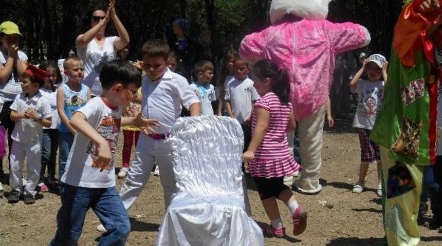 Minikler, Bir Yılın Stresini Yıl Sonu Pikniğinde Attı