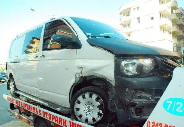 Manavgat'ta Trafik Kazası: İki Yaralı