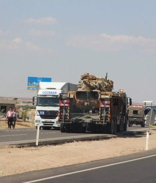 Suriye'de Işid'in Kontrolündeki Bölgenin Türkiye Tarafına Tank Sevkiyatı Yapıldı