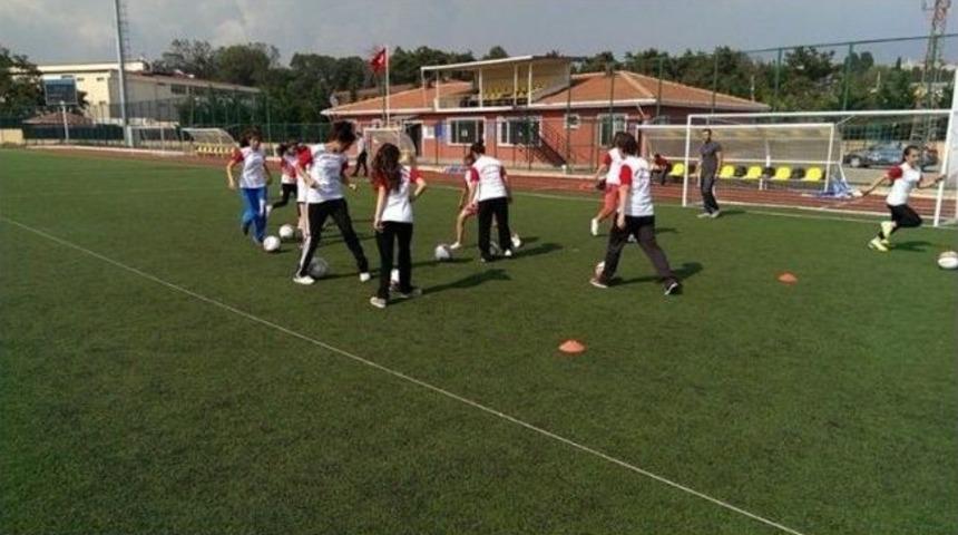 Tekirdağ&rsquo;da Bayan Futbol Yaz Okulu Başladı