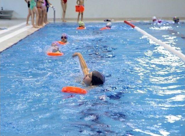 Yt&uuml; Havuzları Cıvıl Cıvıl 1