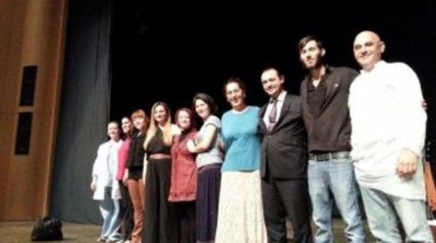 K&uuml;&ccedil;&uuml;k Denizkızı Seyirciyle Buluştu