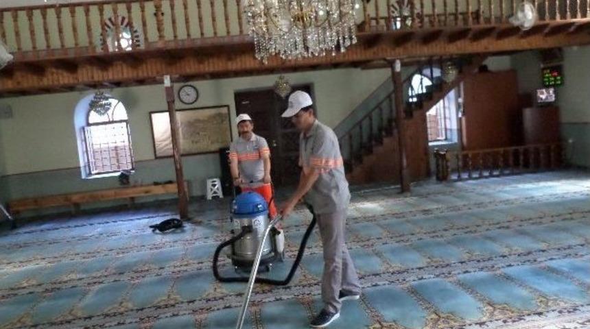 Gebze Camilerinde Ramazan Hazırlığı