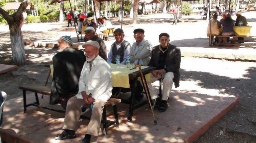 Burdur'da Huzurevi Sakinleri Piknik Yaptı