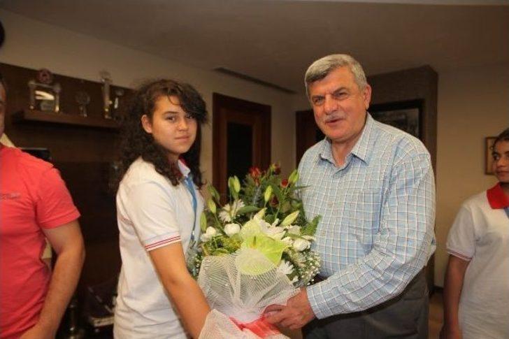 Koruma Altındaki Çocuklar Başkan Karaosmanoğlu’nu Ziyaret Etti G3