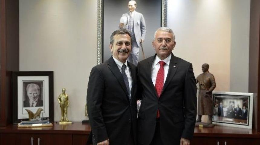 Esog&uuml; Rekt&ouml;r&uuml; Prof. Dr. G&ouml;nen, Başkan Ata&ccedil;&rsquo;ı Ziyaret Etti