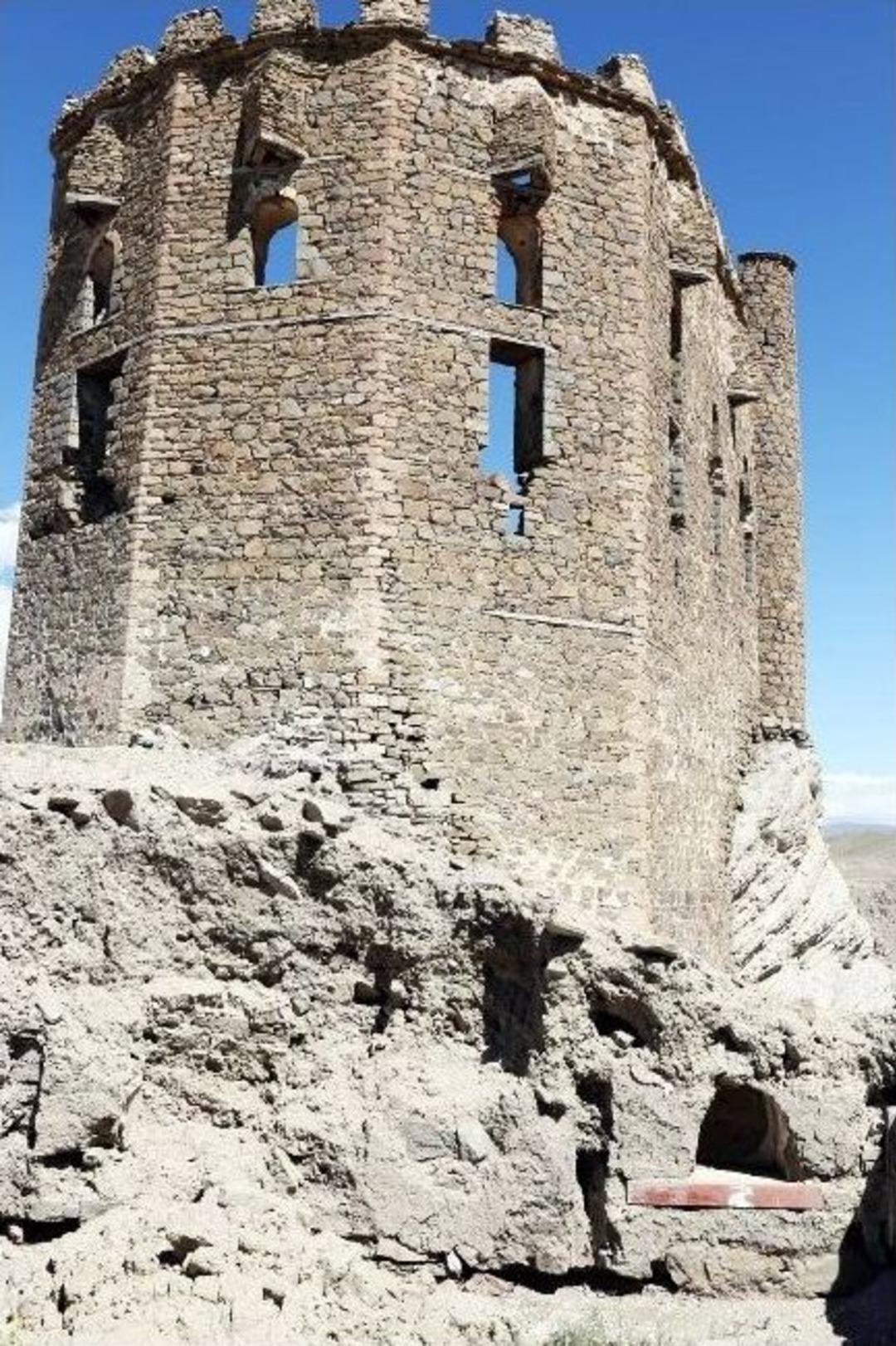 G&uuml;rpınar Belediyesi Tarihi Mekanlara El Attı