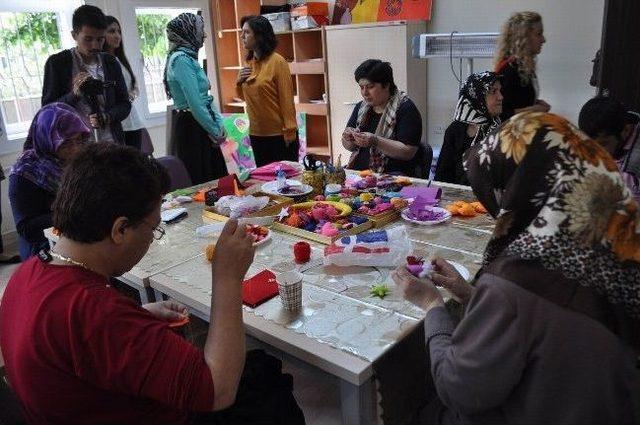 Toplum Ruh Sağlığı Merkezi nde Dikişli, Resimli Ve Domatesli Tedavi 1