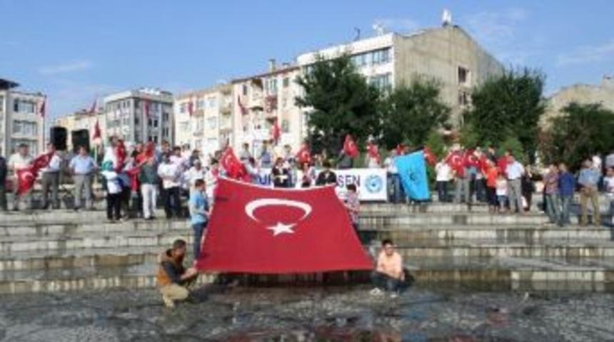 Meydandan Bayrak Tepkisi