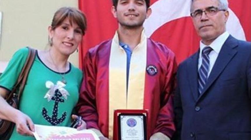 Mezuniyet T&ouml;reninde Gezi&rsquo;ye Vurgu Yaptı Birinciliğinden Oldu