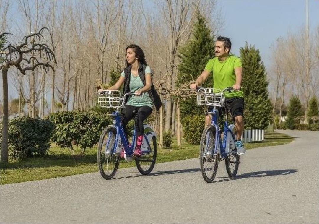 İzmir'de "keyif Bizim, Yollar Bisim"