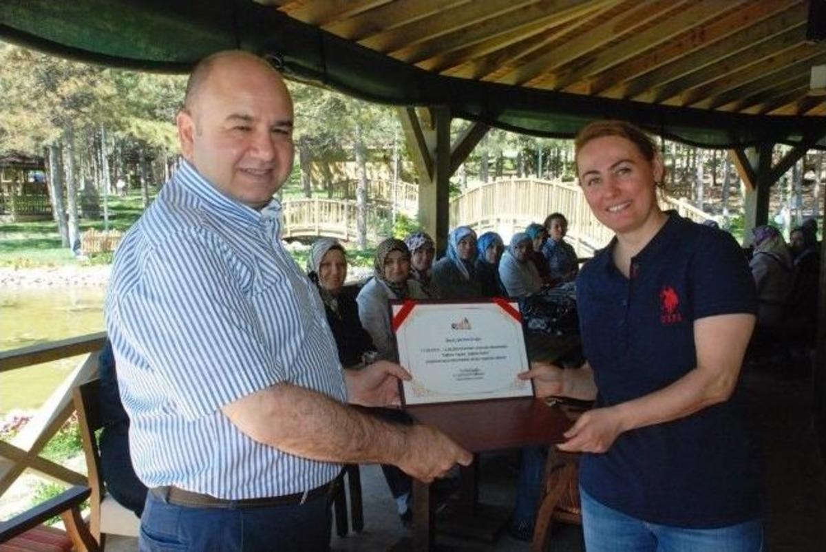 Gediz&rsquo;de Sağlıklı Yaşam Sağlıklı Gediz Projesine Katılan 67 Bayana Sertifika Verildi