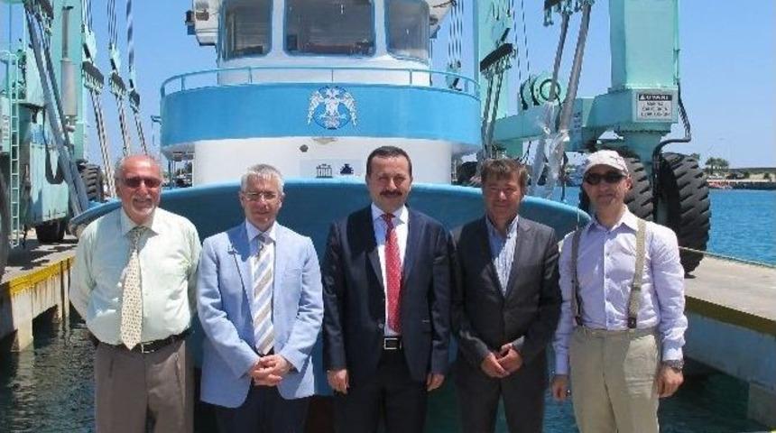 T&uuml;rkiye'nin İlk Sualtı Arkeoloji Araştırma Gemisi "sel&ccedil;uk-1" Denize İndi
