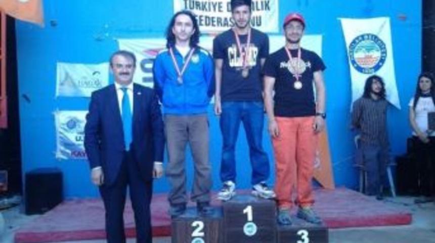 Sa&uuml; Besyo &Ouml;ğrencisi Zirveye Tırmandı