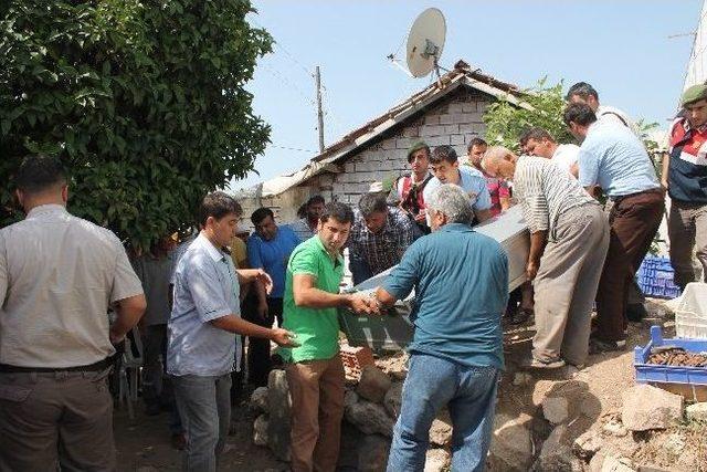 Cam Serayı Tamir Ederken Yüksek Gerilim Hattına Kapıldı