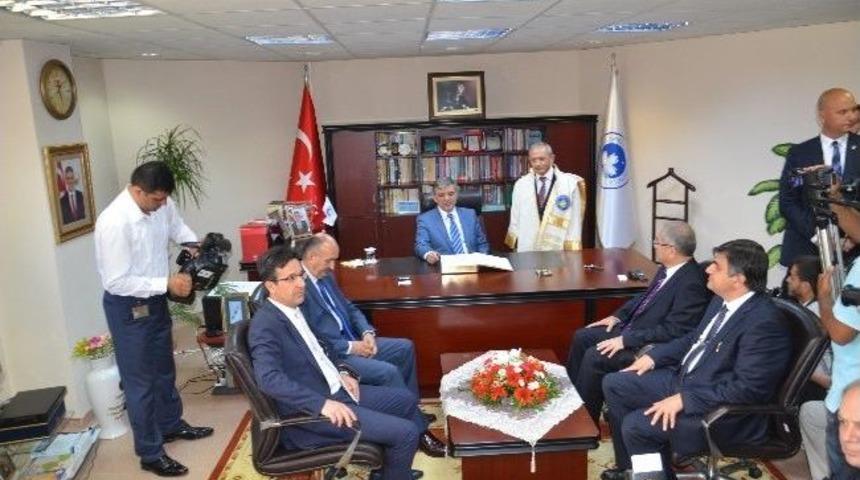 Cumhurbaşkanı G&uuml;l, Kırklareli Belediye Başkanı Ve Kl&uuml; Rekt&ouml;r&uuml;'n&uuml; Ziyaret Etti