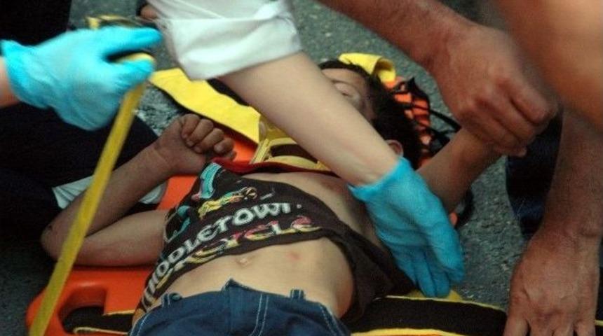 Aniden Yola &Ccedil;ıkan &Ccedil;ocuğa Araba &Ccedil;arptı