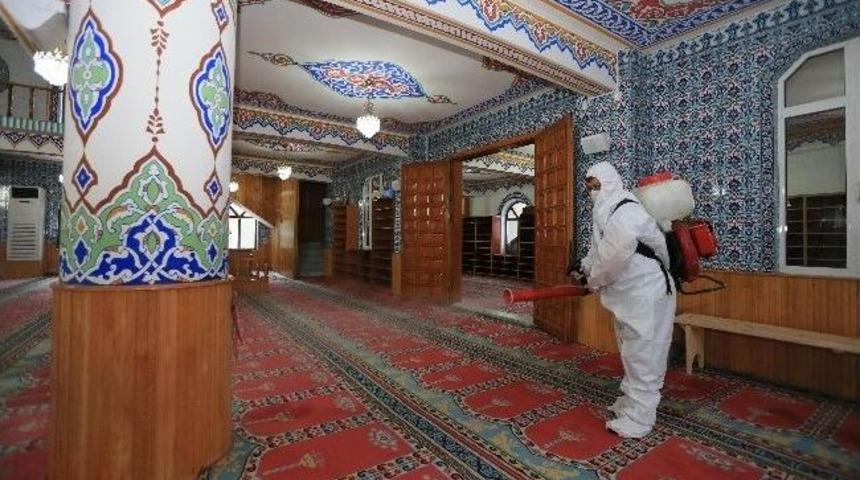 İbadethanelerde Dezenfeksiyon &Ccedil;alışmaları Başladı