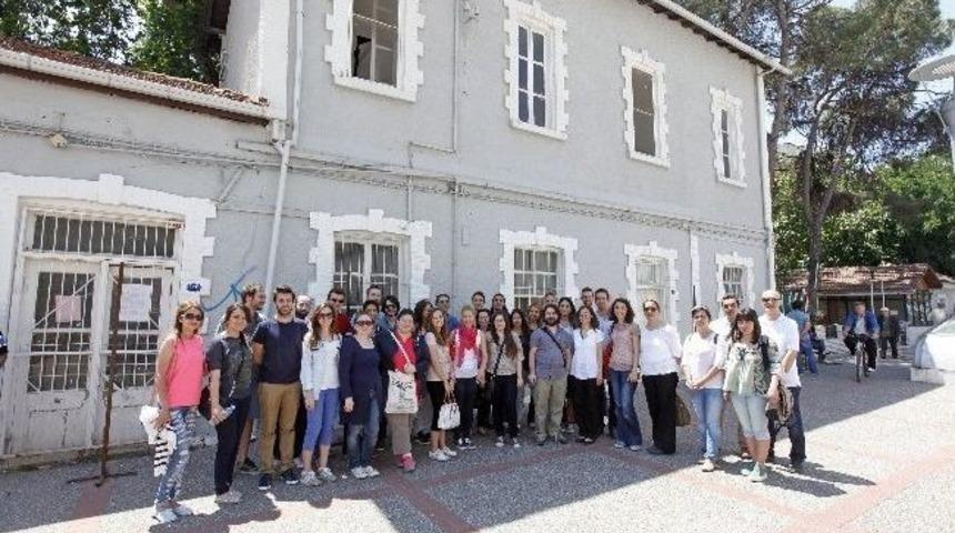 Karşıyaka Tren İstasyonu'na Yaşar'lı Eli Değdi