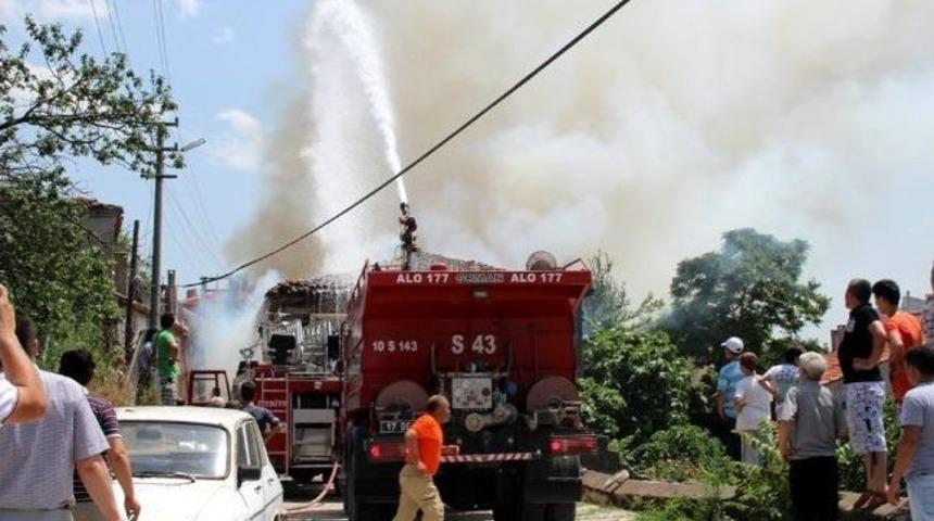 Lapseki'de Korkutan Yangın